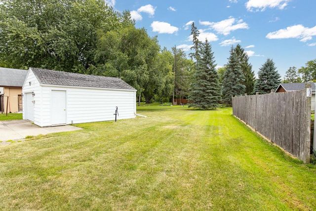 1609 W MURDOCK AVENUE, Oshkosh, WI 54901