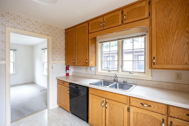 1609 W MURDOCK AVENUE, Oshkosh, WI 54901