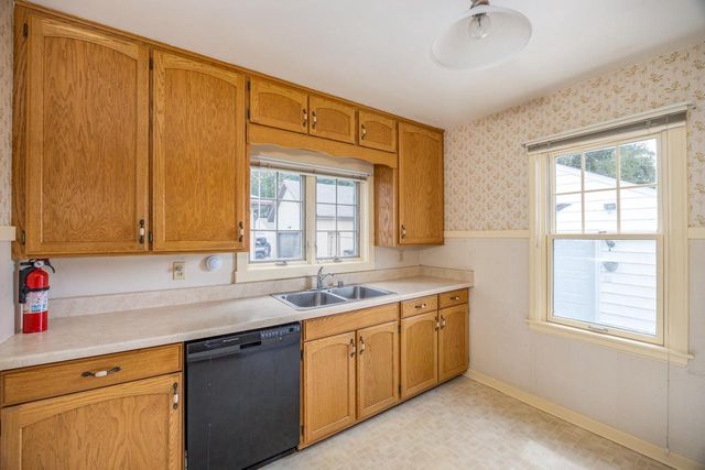 1609 W MURDOCK AVENUE, Oshkosh, WI 54901