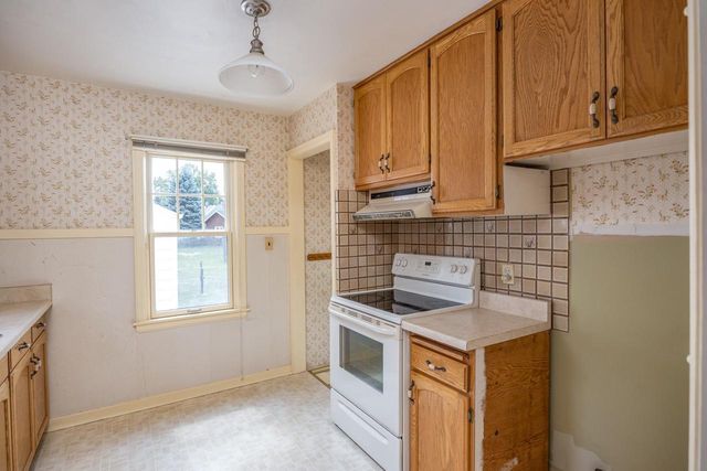 1609 W MURDOCK AVENUE, Oshkosh, WI 54901