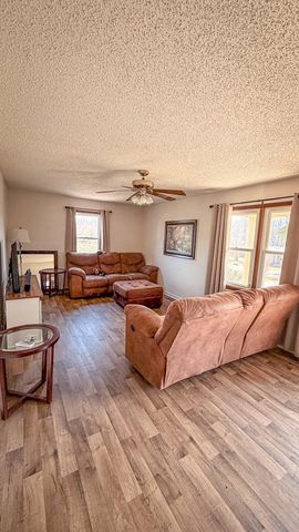 301 McQuade Cir, Mcminnville, TN 37110