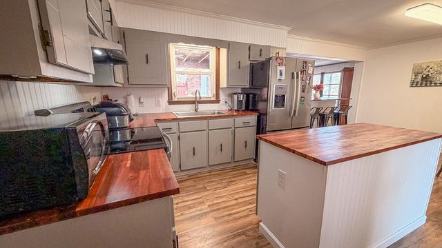 301 McQuade Cir, Mcminnville, TN 37110