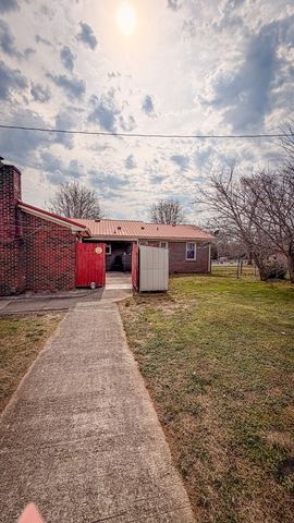 301 McQuade Cir, Mcminnville, TN 37110