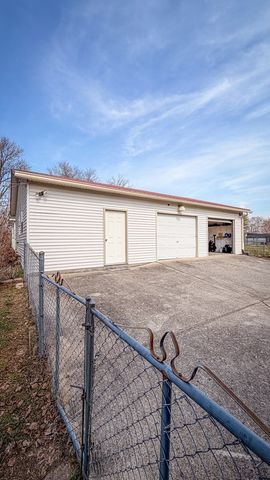 301 McQuade Cir, Mcminnville, TN 37110