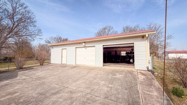 301 McQuade Cir, Mcminnville, TN 37110