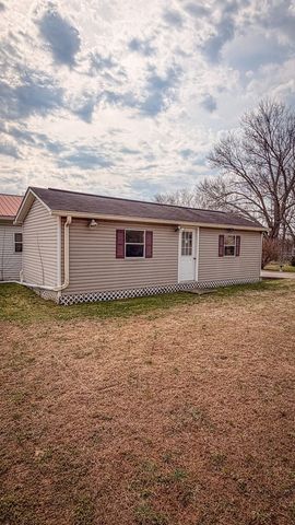 301 McQuade Cir, Mcminnville, TN 37110
