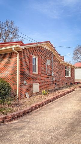 301 McQuade Cir, Mcminnville, TN 37110