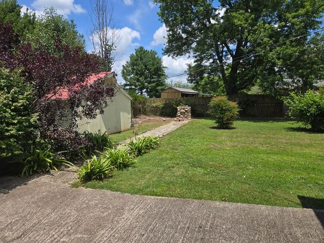 301 McQuade Cir, Mcminnville, TN 37110