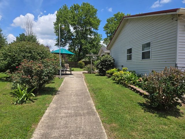 301 McQuade Cir, Mcminnville, TN 37110