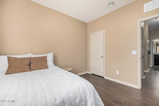 30450 N ZIRCON Drive, San Tan Valley, AZ 85143