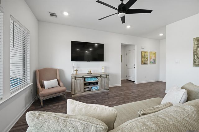 23074 Riverbank St, Vacherie, LA 70090