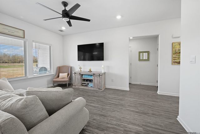 23074 Riverbank St, Vacherie, LA 70090