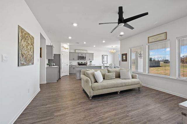 23074 Riverbank St, Vacherie, LA 70090