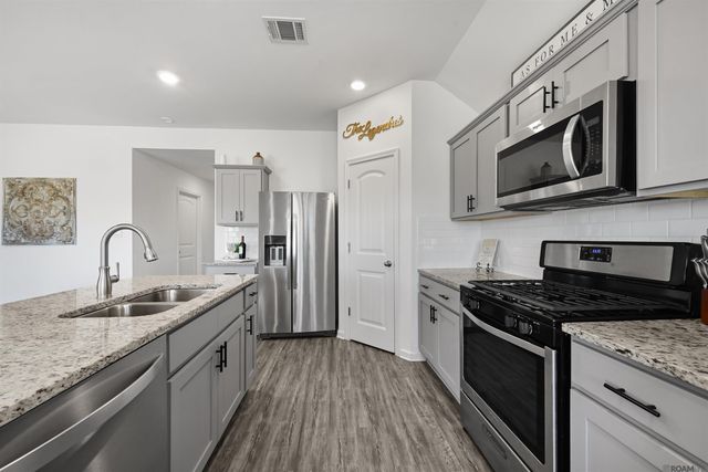 23074 Riverbank St, Vacherie, LA 70090