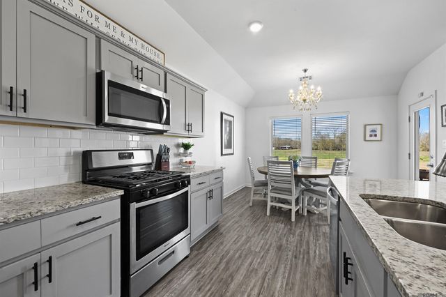 23074 Riverbank St, Vacherie, LA 70090