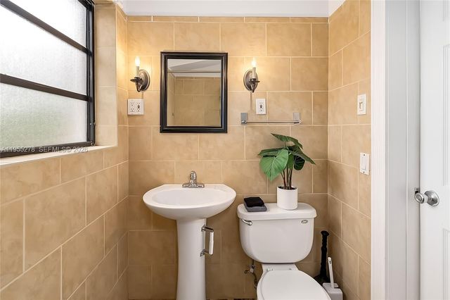 1419 Crest Dr, Lake Worth, FL 33461