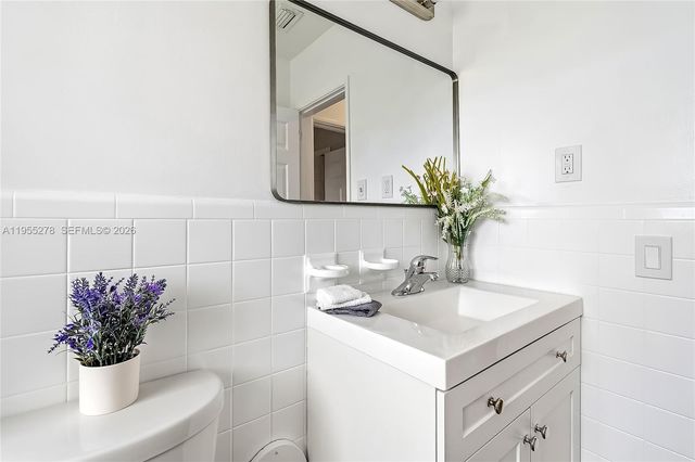 1419 Crest Dr, Lake Worth, FL 33461