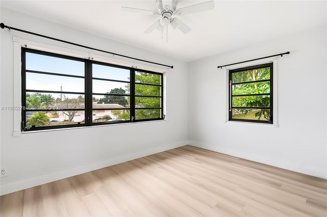 1419 Crest Dr, Lake Worth, FL 33461