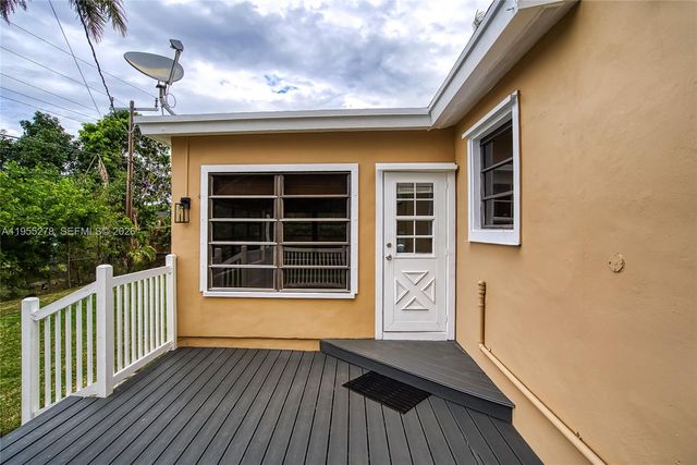 1419 Crest Dr, Lake Worth, FL 33461