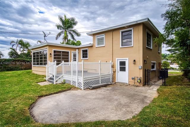 1419 Crest Dr, Lake Worth, FL 33461