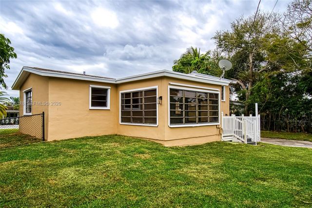 1419 Crest Dr, Lake Worth, FL 33461