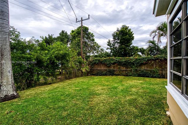 1419 Crest Dr, Lake Worth, FL 33461