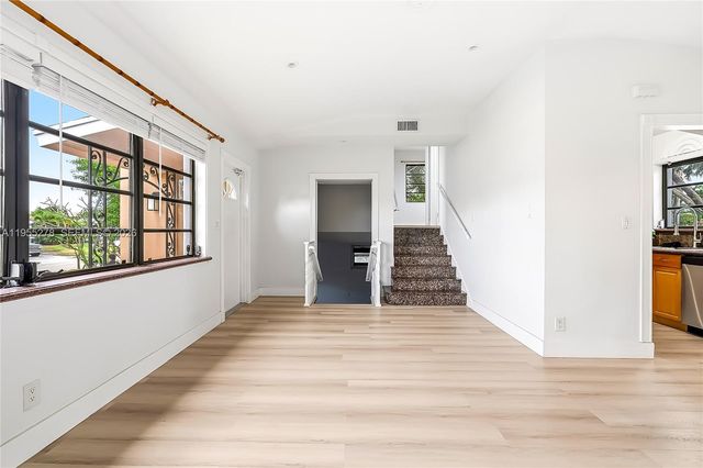 1419 Crest Dr, Lake Worth, FL 33461