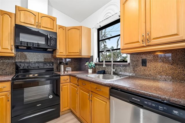 1419 Crest Dr, Lake Worth, FL 33461