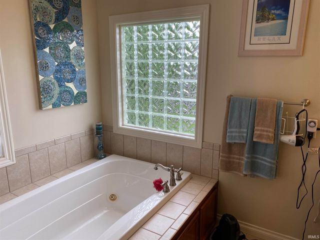 2072 Pheasant Ridge Drive, Warsaw, IN 46580