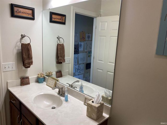 2072 Pheasant Ridge Drive, Warsaw, IN 46580