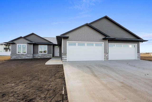 6105 W 54th St Street, Sioux Falls, SD 57107