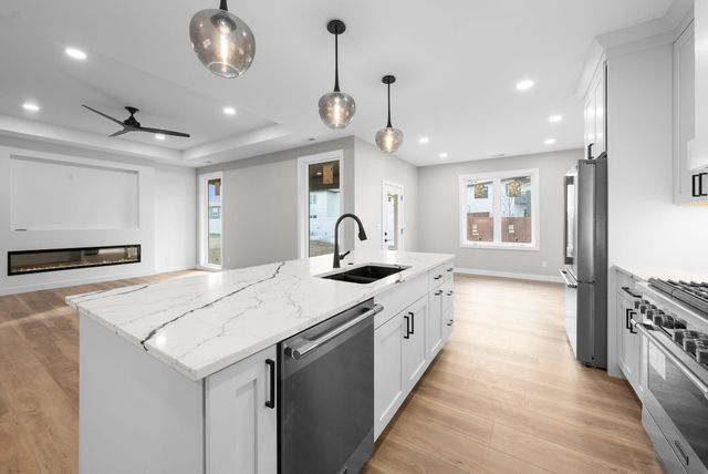 6105 W 54th St Street, Sioux Falls, SD 57107