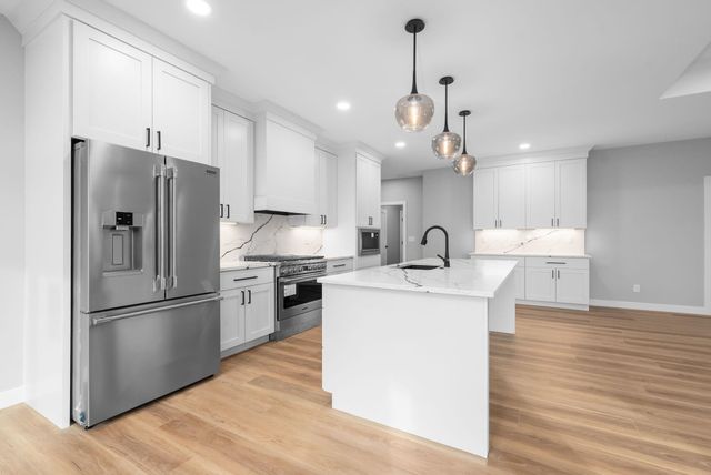 6105 W 54th St Street, Sioux Falls, SD 57107