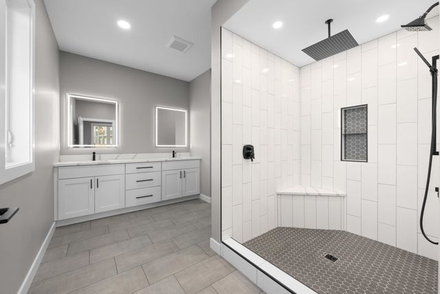 6105 W 54th St Street, Sioux Falls, SD 57107