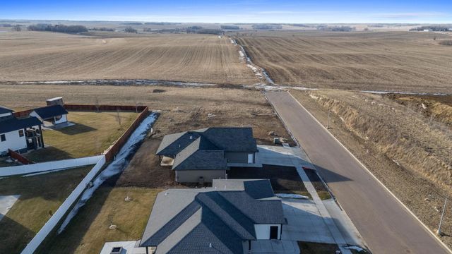 6105 W 54th St Street, Sioux Falls, SD 57107