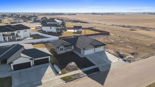 6105 W 54th St Street, Sioux Falls, SD 57107
