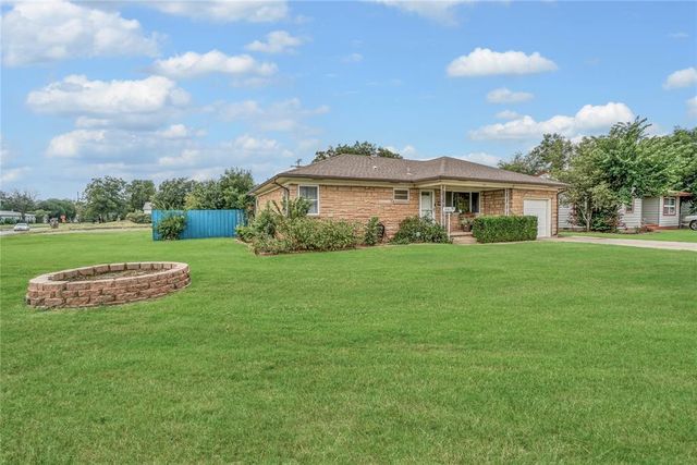 121 Pine Avenue, Altus, OK 73521