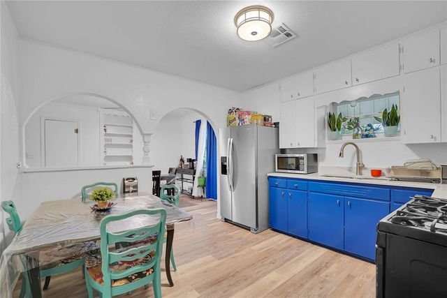 121 Pine Avenue, Altus, OK 73521