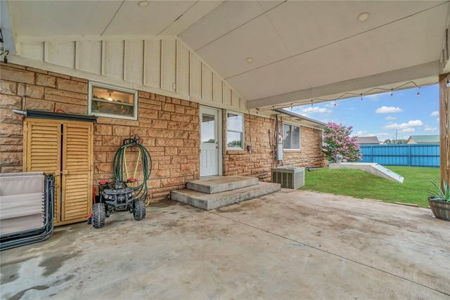 121 Pine Avenue, Altus, OK 73521