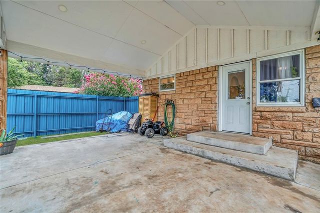 121 Pine Avenue, Altus, OK 73521
