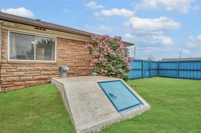 121 Pine Avenue, Altus, OK 73521