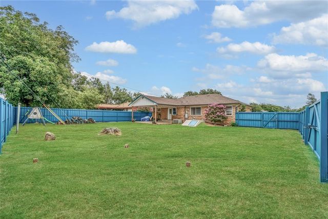 121 Pine Avenue, Altus, OK 73521