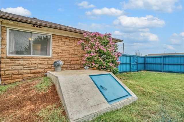 121 Pine Avenue, Altus, OK 73521