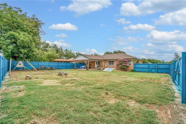 121 Pine Avenue, Altus, OK 73521