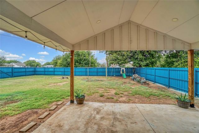 121 Pine Avenue, Altus, OK 73521