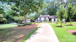 1634 Lumarka Drive, Charlotte, NC 28212