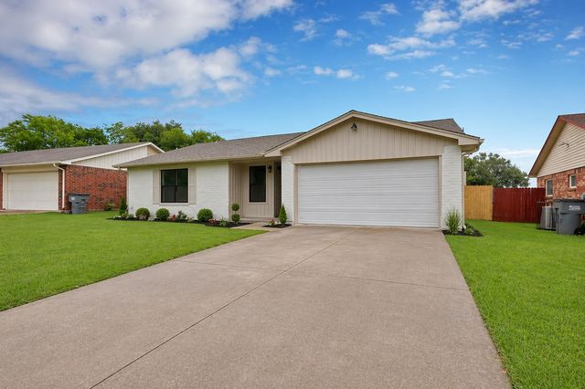 2822 Pebble Beach Drive, Lancaster, TX 75134