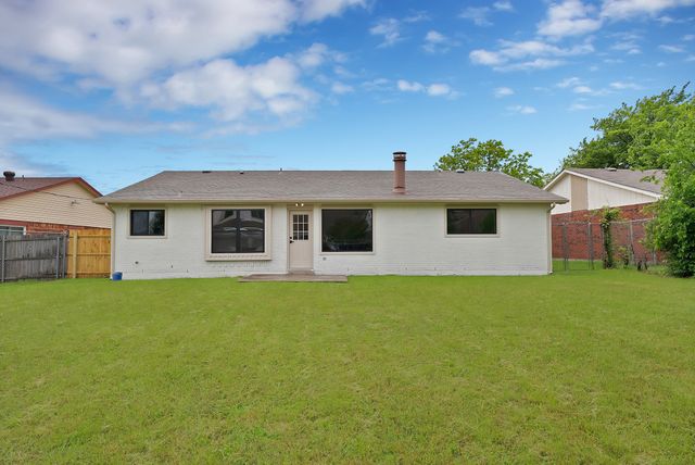 2822 Pebble Beach Drive, Lancaster, TX 75134