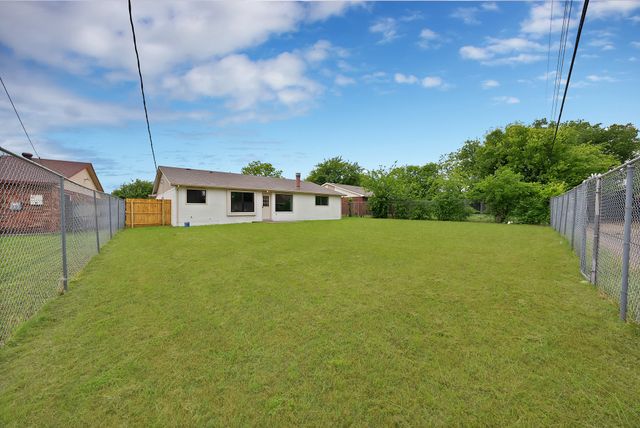 2822 Pebble Beach Drive, Lancaster, TX 75134