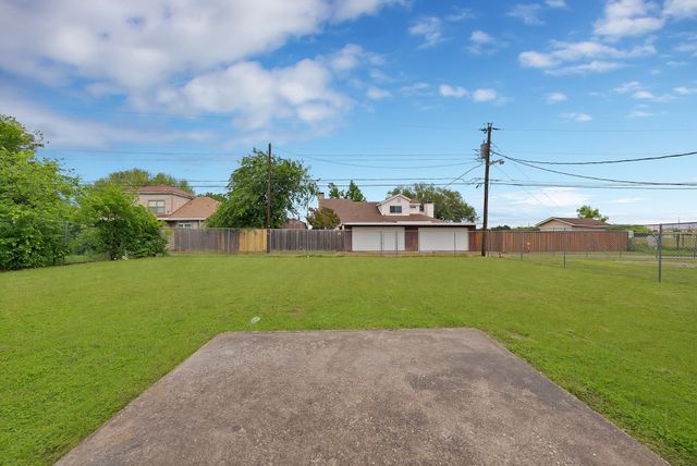 2822 Pebble Beach Drive, Lancaster, TX 75134